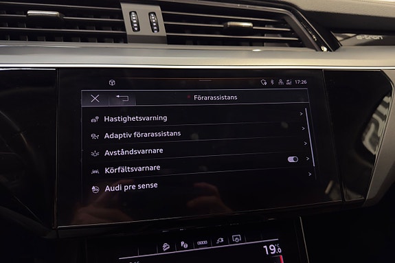 Audi Q8 e-tron 21 of 27