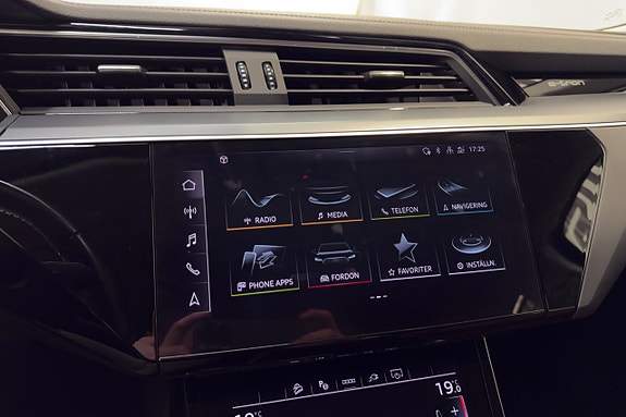 Audi Q8 e-tron 16 of 27
