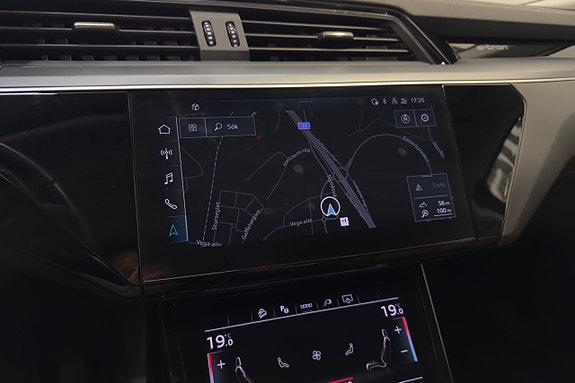 Audi Q8 e-tron 17 of 27