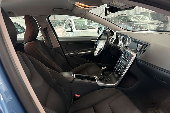 Volvo V60 9 of 16