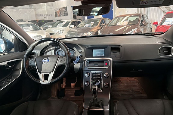 Volvo V60 12 of 16
