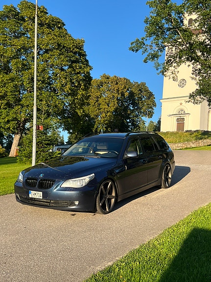 BMW 520d 2 of 9