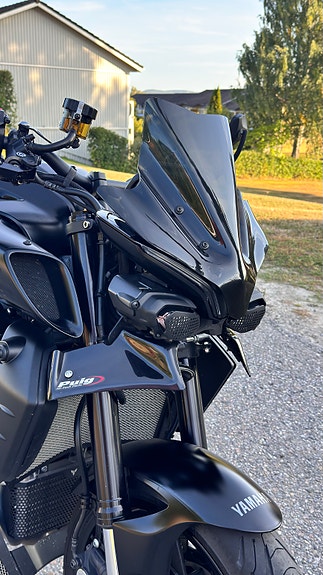 Yamaha MT-10 12 of 14