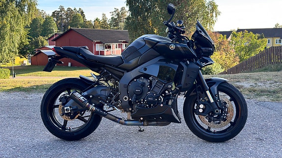 Yamaha MT-10 2 of 14