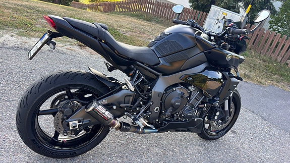 Yamaha MT-10 11 of 14