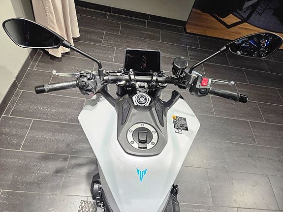 Yamaha MT-09 / Quickshifter / Garmin navigering 9 of 20
