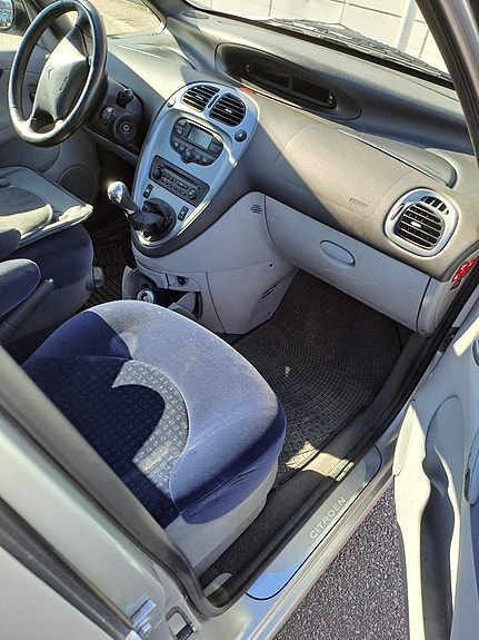 Citroen Xsara Picasso 2 of 6