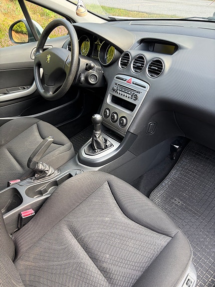 Peugeot 308 SW 9 of 15