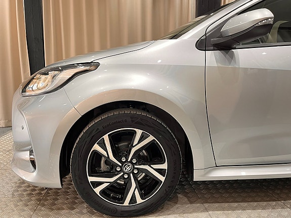 Toyota Yaris 6 of 20