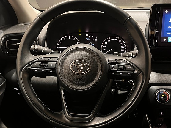 Toyota Yaris 12 of 20