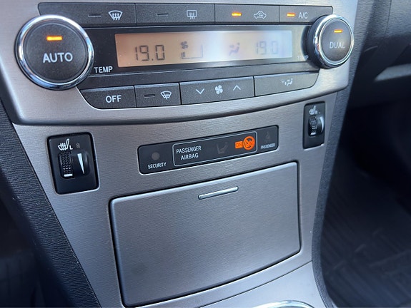 Toyota Avensis 18 of 23