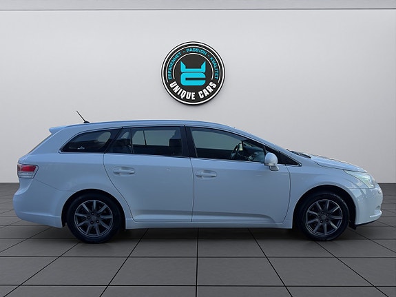 Toyota Avensis 3 of 23