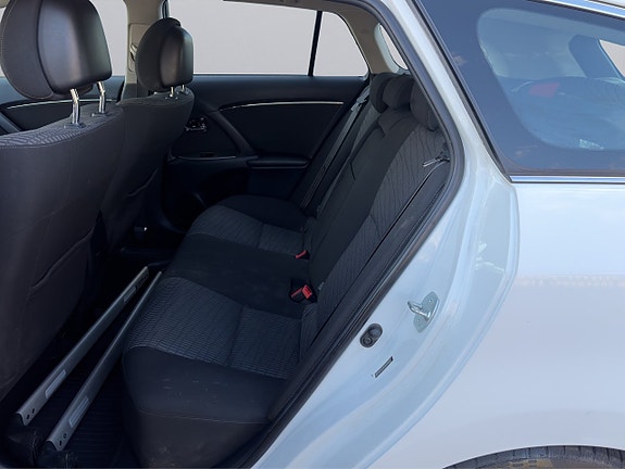 Toyota Avensis 21 of 23
