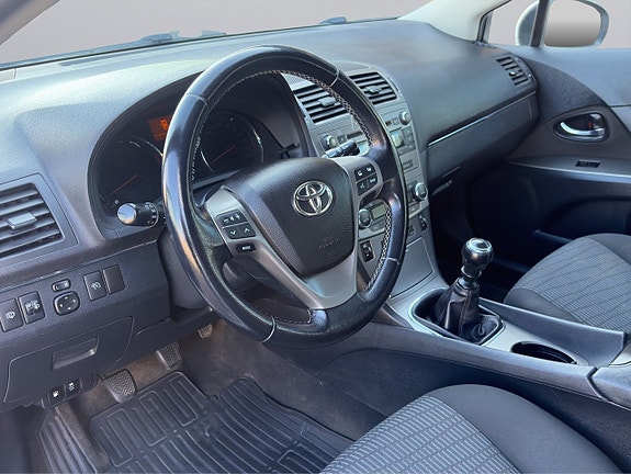 Toyota Avensis 12 of 23