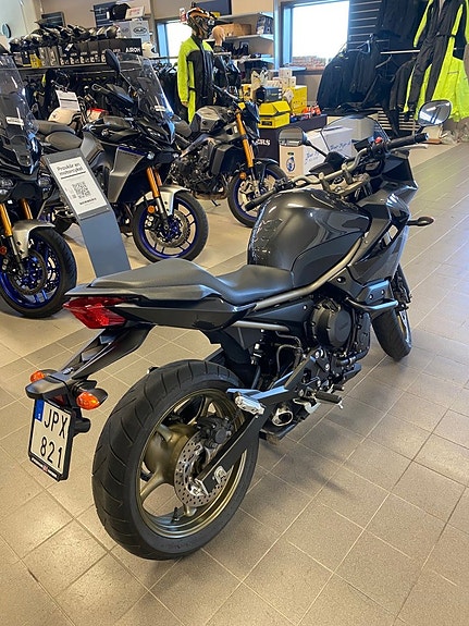 Yamaha XJ6 DIVERSION 2 of 8