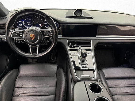 Porsche Panamera 4 17 of 30