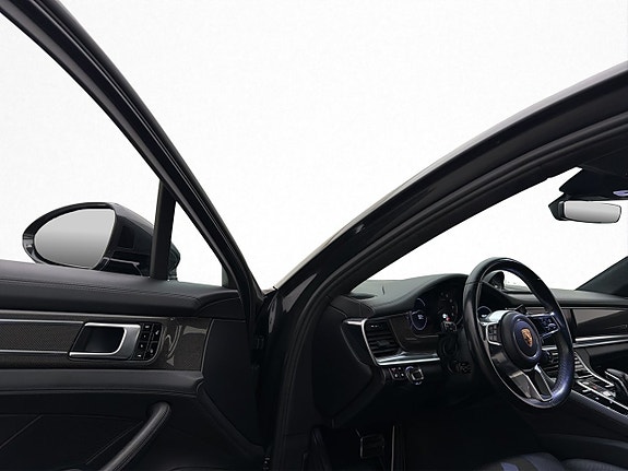 Porsche Panamera 4 14 of 30