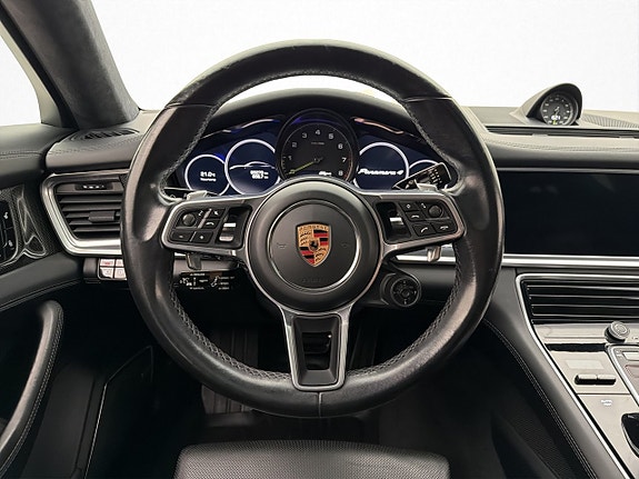Porsche Panamera 4 18 of 30