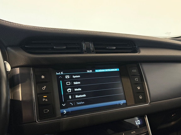 Jaguar XF 13 of 19
