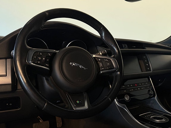 Jaguar XF 9 of 19