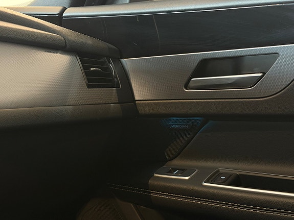 Jaguar XF 16 of 19