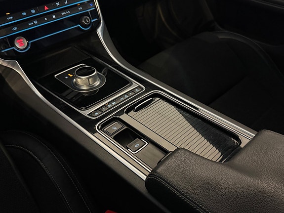 Jaguar XF 15 of 19