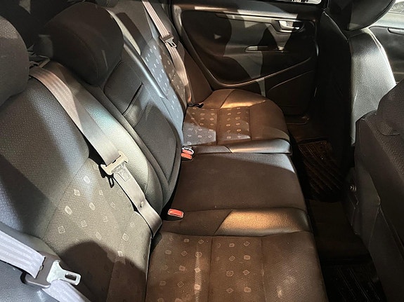 Volvo V70 7 of 11