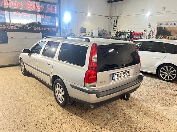 Volvo V70 5 of 11