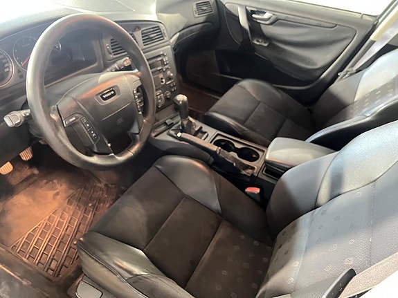 Volvo V70 6 of 11