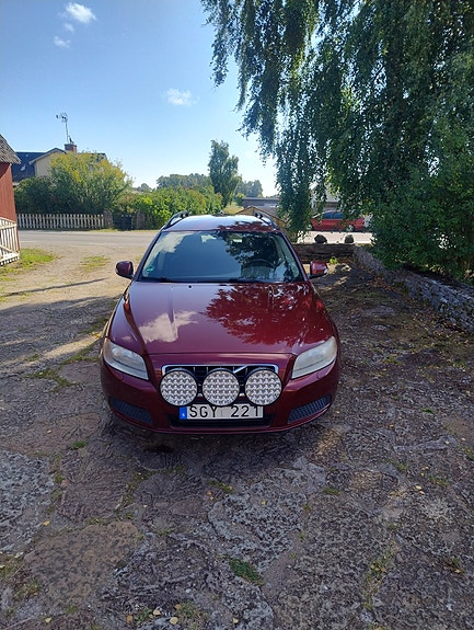 Volvo V70 4 of 5