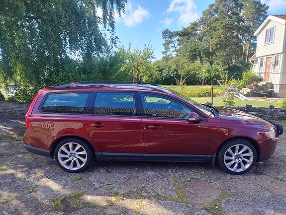 Volvo V70 3 of 5