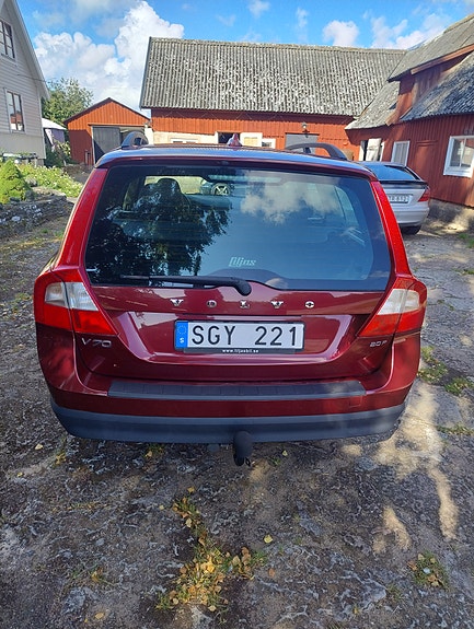 Volvo V70 2 of 5