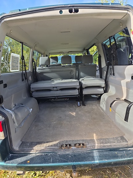 Volkswagen Caravelle 5 of 6