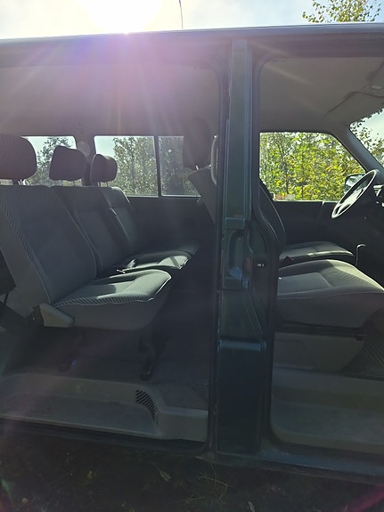 Volkswagen Caravelle 4 of 6