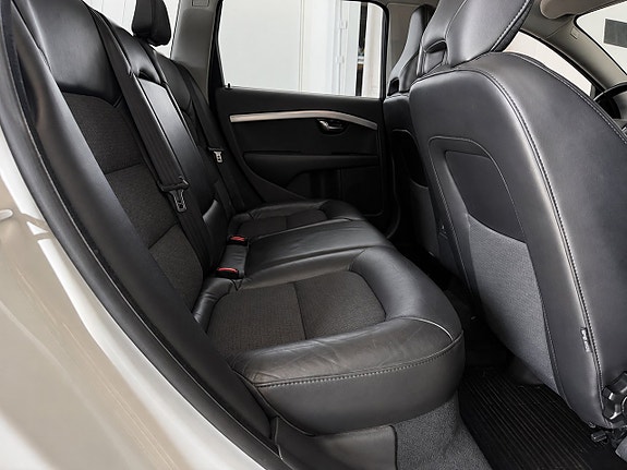 Volvo V70 11 of 15