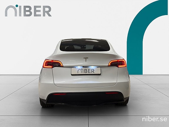 Tesla Model Y 7 of 23