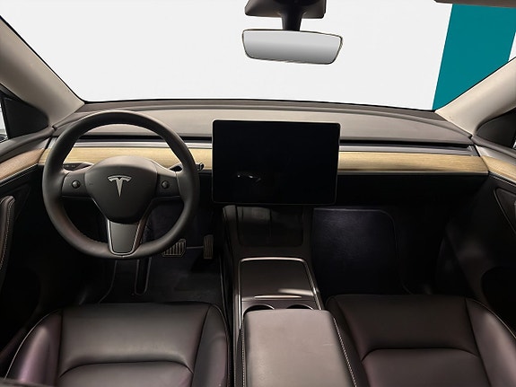 Tesla Model Y 20 of 23
