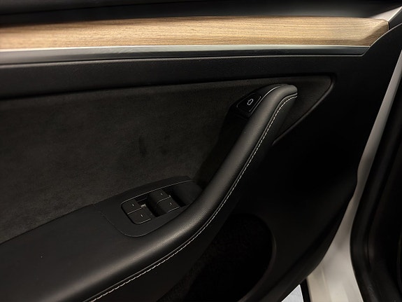 Tesla Model Y 10 of 23