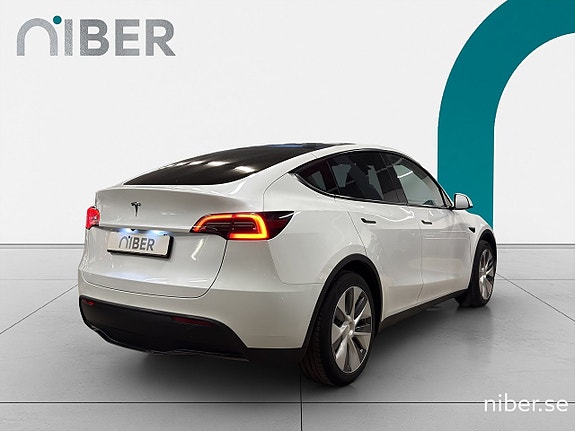 Tesla Model Y 8 of 23