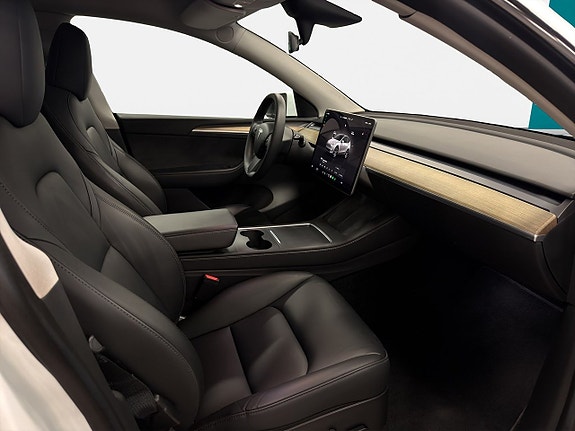 Tesla Model Y 22 of 23