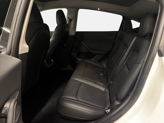 Tesla Model Y 18 of 23