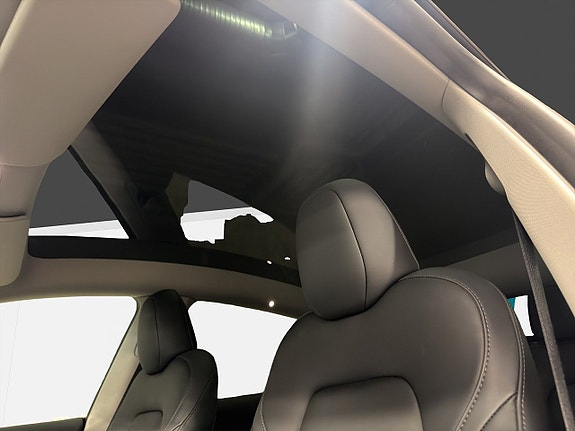 Tesla Model Y 14 of 23