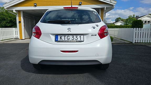 Peugeot 208 8 of 9