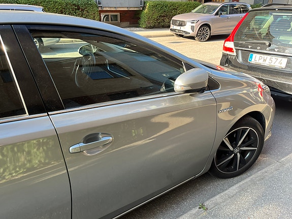 Toyota Auris 2 of 7