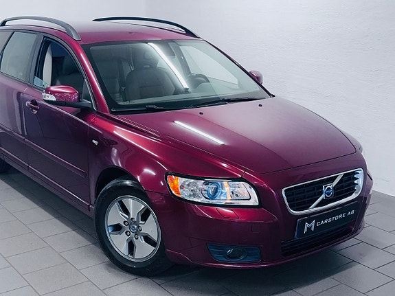 Volvo V50 2 of 15