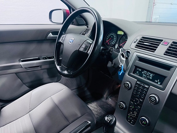 Volvo V50 4 of 15