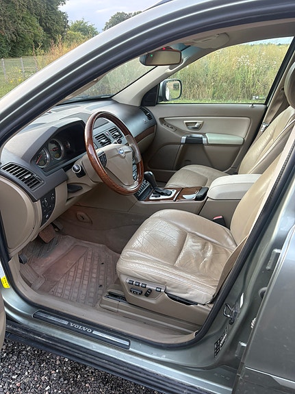 Volvo XC90 8 of 9