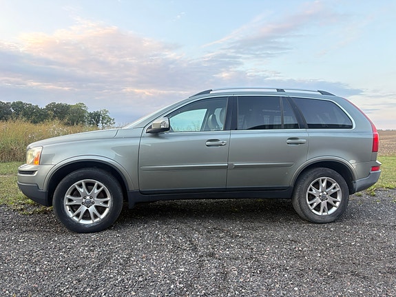 Volvo XC90 7 of 9