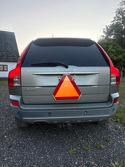 Volvo XC90 4 of 9