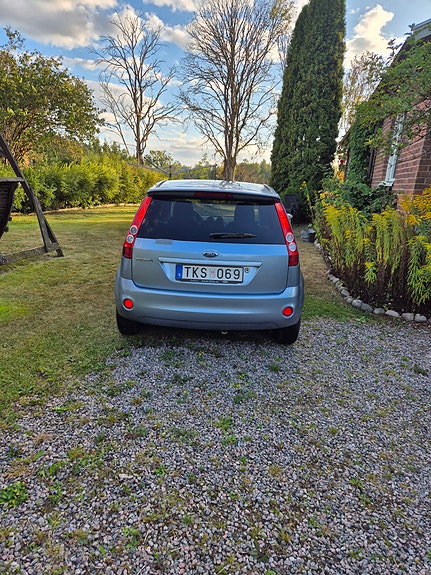 Ford Fiesta 4 of 6